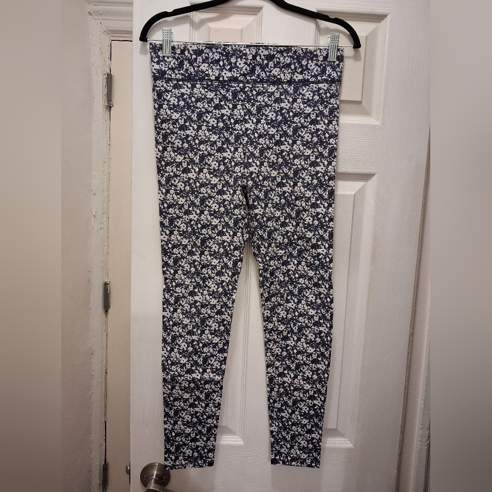 American Eagle Outfitters Navy and White Floral Leggings